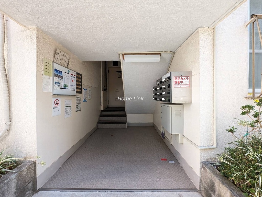 南ときわ台ローヤルコーポ　エントランス